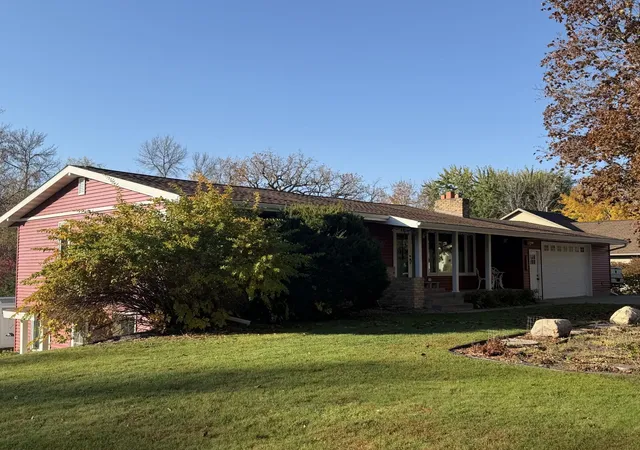 Photo 1 of Single family home for sale at 516 9 1/2 St N, Sauk Rapids, MN 56379 | MLS# 7152815 | Listing updated on 2026-10-22