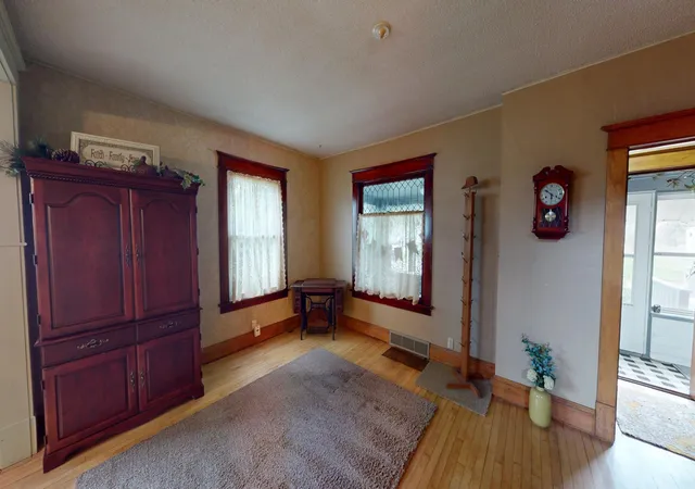 Photo 2 of Sale Pending at 148 2nd Avenue Sw, Alden, MN 56009 | MLS# 7152817 | Listing updated on 2026-10-05