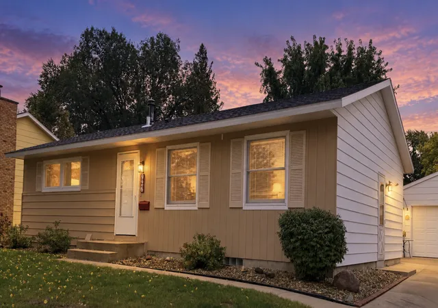 Photo 1 of Single family home for sale at 926 16 1/2 St Se, Rochester, MN 55904 | MLS# 7152822 | Listing updated on 2026-10-05