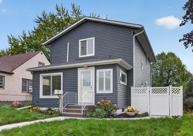 Photo 1 of Single family home for sale at 909 8th Avenue S, South Saint Paul, MN 55075 | MLS# 7152837 | Listing updated on 2026-10-29
