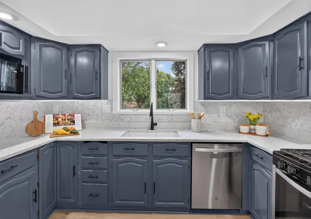Photo 3 of Single family home for sale at 909 8th Avenue S, South Saint Paul, MN 55075 | MLS# 7152837 | Listing updated on 2026-10-20