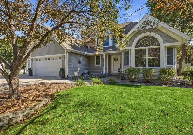 Photo 2 of Single family home for sale at 2668 Waterford Ct, Saint Cloud, MN 56301 | MLS# 7152845 | Listing updated on 2026-10-02