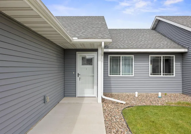 Photo 3 of Single family home for sale at 38820 Maple Ct, North Branch, MN 55056 | MLS# 7152863 | Listing updated on 2026-10-03