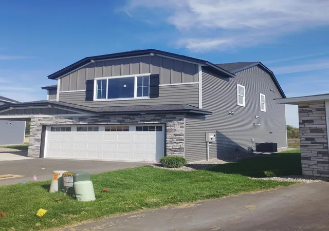 Photo 2 of Single family home for sale at 10563 Goodview Ave S, Cottage Grove, MN 55016 | MLS# 7152907 | Listing updated on 2026-10-01