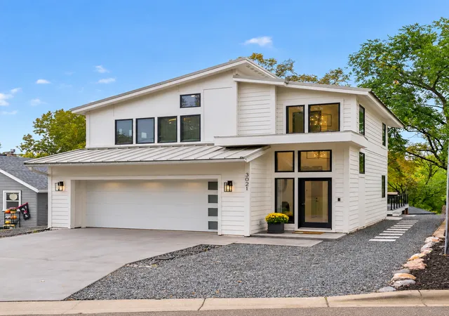 Photo 1 of Single family home for sale at 3021 Lake Shore Blvd, Wayzata, MN 55391 | MLS# 7152919 | Listing updated on 2026-10-09