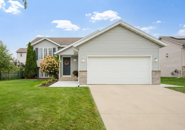 Photo 1 of Single family home for sale at 6159 Hillsboro Dr Nw, Rochester, MN 55901 | MLS# 7152932 | Listing updated on 2026-10-08