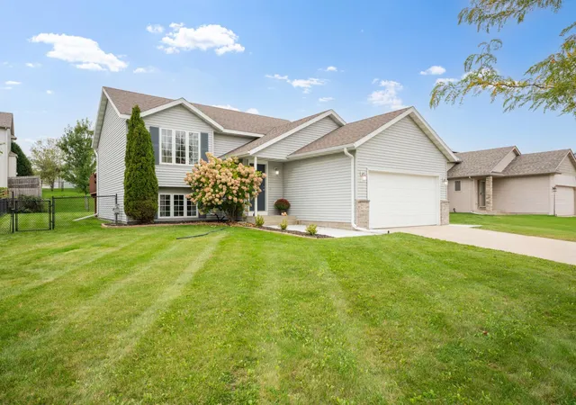 Photo 2 of Single family home for sale at 6159 Hillsboro Dr Nw, Rochester, MN 55901 | MLS# 7152932 | Listing updated on 2026-10-08