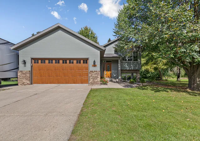Photo 1 of Single family home for sale at 1728 Greenhaven Ln Ne, Owatonna, MN 55060 | MLS# 7152935 | Listing updated on 2026-10-07