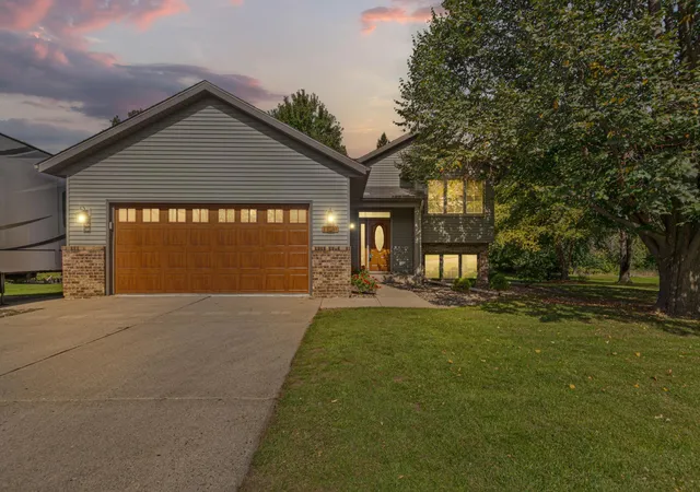 Photo 2 of Single family home for sale at 1728 Greenhaven Ln Ne, Owatonna, MN 55060 | MLS# 7152935 | Listing updated on 2026-10-07