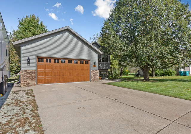 Photo 3 of Single family home for sale at 1728 Greenhaven Ln Ne, Owatonna, MN 55060 | MLS# 7152935 | Listing updated on 2026-10-07