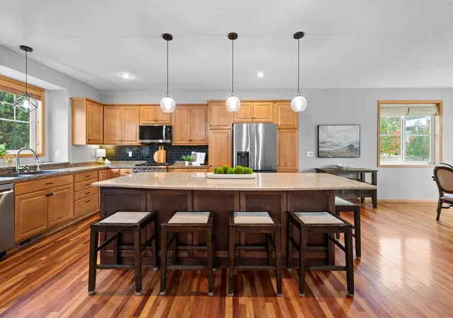 Photo 3 of Single family home for sale at 989 Danube Ave, Shakopee, MN 55379 | MLS# 7152944 | Listing updated on 2026-10-07