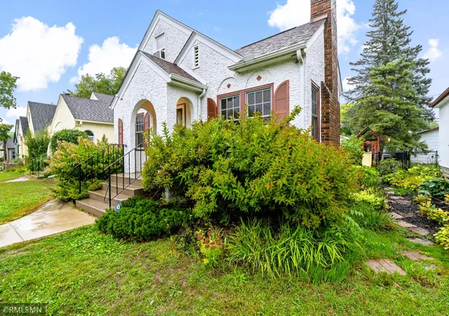 Photo 2 of Single family home for sale at 844 Winslow Ave, Saint Paul, MN 55107 | MLS# 7152963 | Listing updated on 2026-10-08