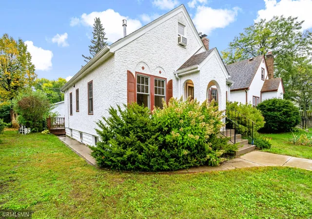 Photo 3 of Single family home for sale at 844 Winslow Ave, Saint Paul, MN 55107 | MLS# 7152963 | Listing updated on 2026-10-08