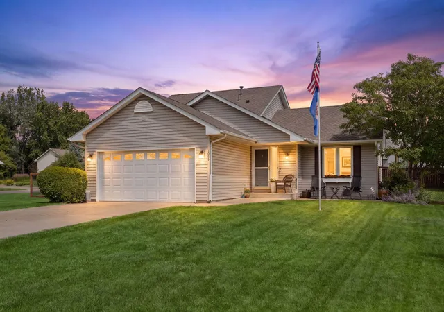 Photo 1 of Single family home for sale at 1049 Bonnieview Dr, Saint Paul, MN 55129 | MLS# 7152996 | Listing updated on 2026-10-03