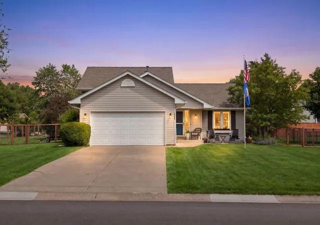Photo 2 of Single family home for sale at 1049 Bonnieview Dr, Saint Paul, MN 55129 | MLS# 7152996 | Listing updated on 2026-10-03
