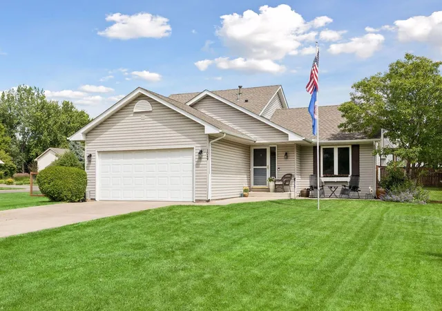 Photo 3 of Single family home for sale at 1049 Bonnieview Dr, Saint Paul, MN 55129 | MLS# 7152996 | Listing updated on 2026-10-03