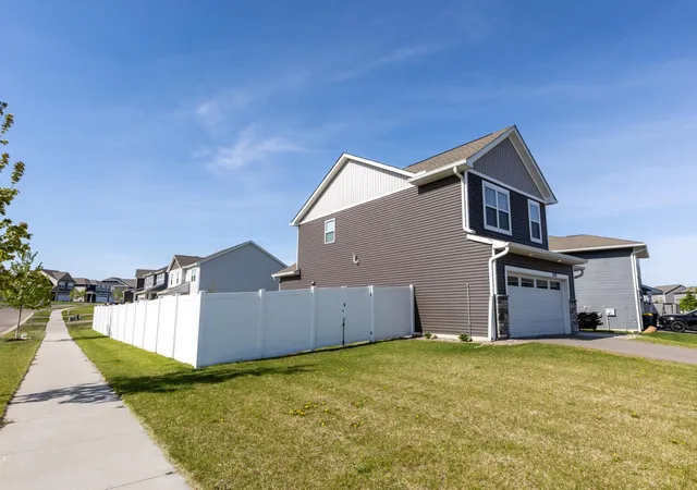 Photo 4 of Single family home for sale at 1702 Athens Ter, Shakopee, MN 55379 | MLS# 7152999 | Listing updated on 2026-10-02