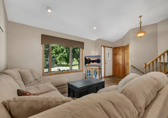 Photo 2 of Single family home for sale at 424 7th Avenue N, Sartell, MN 56377 | MLS# 7153008 | Listing updated on 2026-10-05
