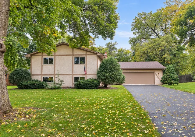 Photo 1 of Single family home for sale at 2811 Comstock Ln N, Minneapolis, MN 55447 | MLS# 7153010 | Listing updated on 2026-10-05