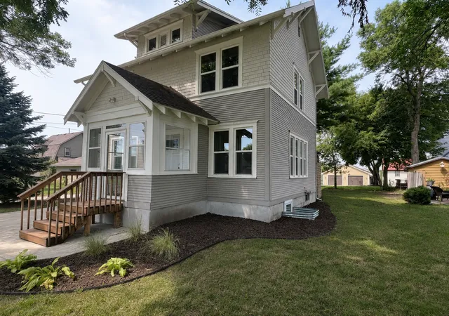 Photo 1 of Single family home for sale at 711 Clausen Ave, Albert Lea, MN 56007 | MLS# 7153018 | Listing updated on 2026-10-06