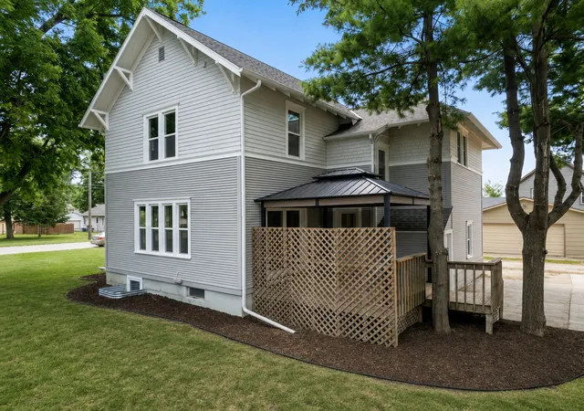 Photo 3 of Single family home for sale at 711 Clausen Ave, Albert Lea, MN 56007 | MLS# 7153018 | Listing updated on 2026-10-06