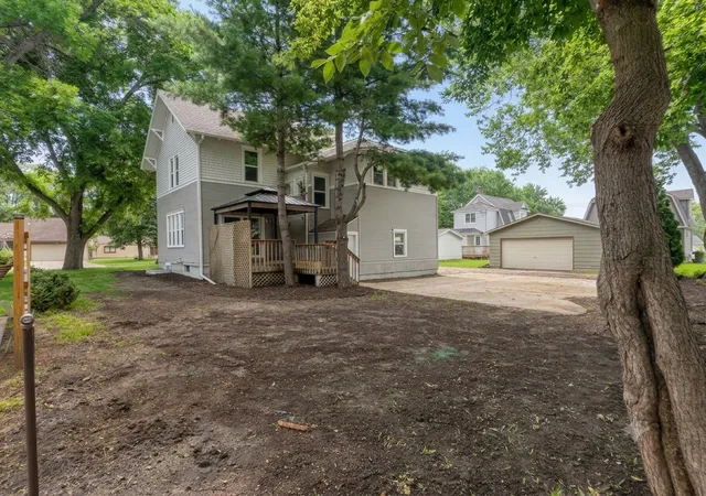 Photo 4 of Single family home for sale at 711 Clausen Ave, Albert Lea, MN 56007 | MLS# 7153018 | Listing updated on 2026-10-06