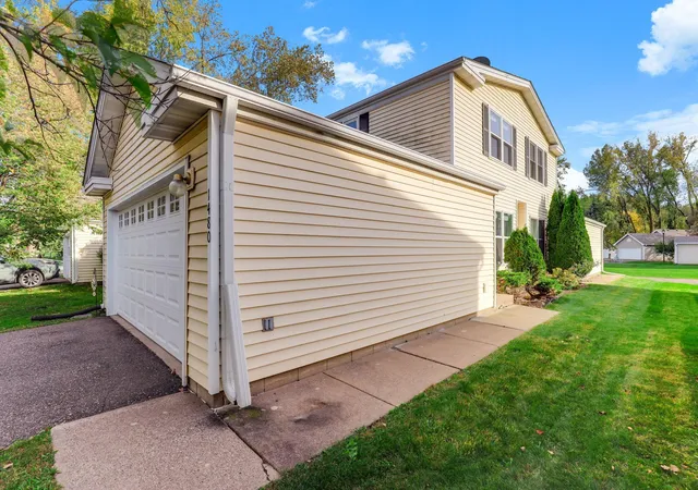 Photo 4 of Single family home for sale at 1480 Granada Ave N, Saint Paul, MN 55128 | MLS# 7153020 | Listing updated on 2026-10-03