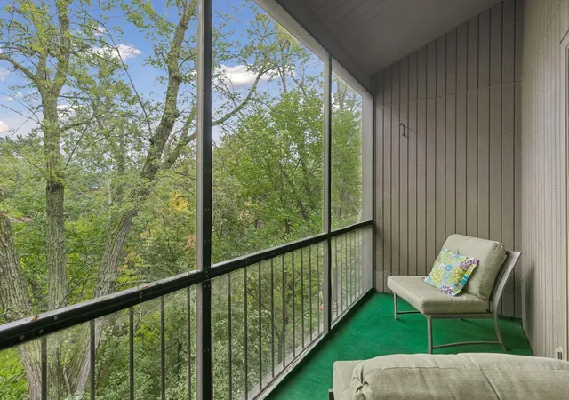 Listing Photo 4 - Condo for sale in building located at 6115 Lincoln Dr, Edina, MN 55436 - Unit #353