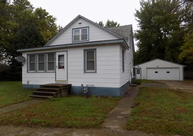 Photo 1 of Single family home for sale at 113 Center St, Jackson, MN 56143 | MLS# 7153044 | Listing updated on 2026-10-01