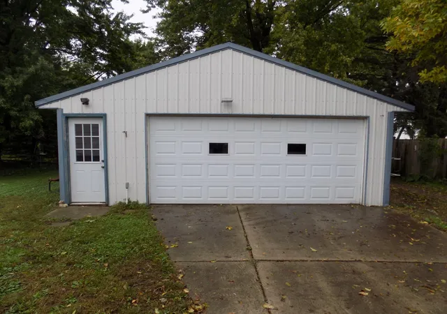 Photo 2 of Single family home for sale at 113 Center St, Jackson, MN 56143 | MLS# 7153044 | Listing updated on 2026-10-01