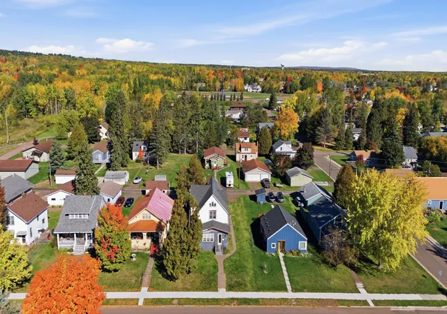 Photo 3 of Single family home for sale at 911 10th Avenue, Two Harbors, MN 55616 | MLS# 7153047 | Listing updated on 2026-10-09