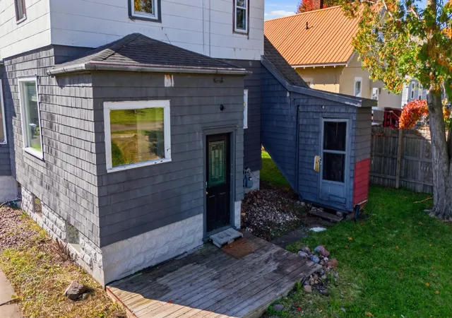 Photo 4 of Single family home for sale at 911 10th Avenue, Two Harbors, MN 55616 | MLS# 7153047 | Listing updated on 2026-10-09