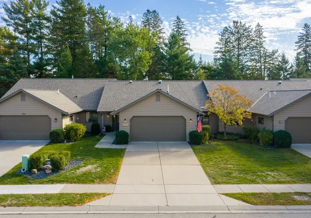 Photo 3 of Single family home for sale at 1967 Cherry St, Red Wing, MN 55066 | MLS# 7153064 | Listing updated on 2026-10-20