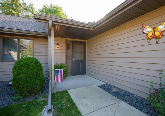 Photo 3 of Single family home for sale at 1967 Cherry St, Red Wing, MN 55066 | MLS# 7153064 | Listing updated on 2026-10-20