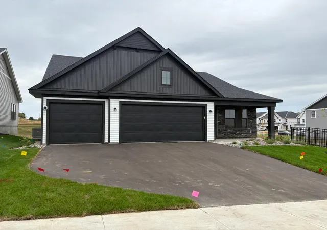 Photo 1 of Single family home for sale at 8852 63rd Street S, Cottage Grove, MN 55016 | MLS# 7153065 | Listing updated on 2026-10-02