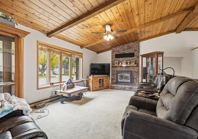 Photo 3 of Single family home for sale at 1100 Jefferson Ave, Marshall, MN 56258 | MLS# 7153077 | Listing updated on 2026-10-15