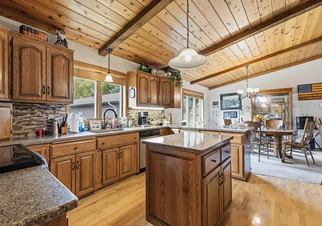 Photo 4 of Single family home for sale at 1100 Jefferson Ave, Marshall, MN 56258 | MLS# 7153077 | Listing updated on 2026-10-15