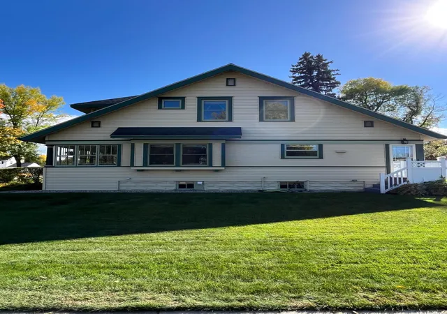 Photo 2 of Single family home for sale at 721 Main Ave N, Thief River Falls, MN 56701 | MLS# 7153079 | Listing updated on 2026-10-01