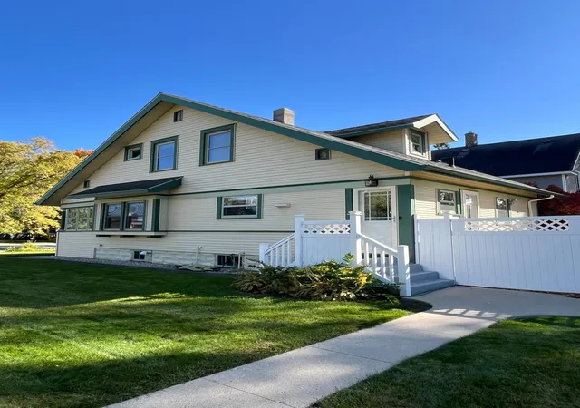 Photo 3 of Single family home for sale at 721 Main Ave N, Thief River Falls, MN 56701 | MLS# 7153079 | Listing updated on 2026-10-01