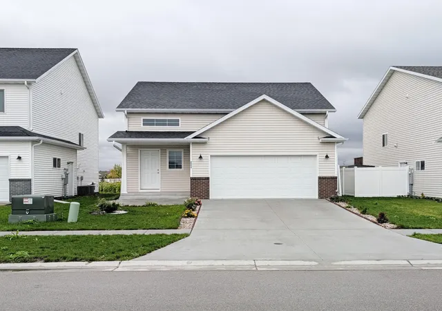 Photo 1 of Single family home for sale at 2553 Fulton Loop S, Fargo, ND 58104 | MLS# 7153097 | Listing updated on 2026-10-02