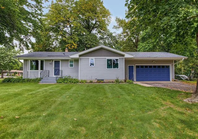 Photo 3 of Single family home for sale at 727 Tanglewood Dr, Saint Paul, MN 55126 | MLS# 7153099 | Listing updated on 2026-10-08