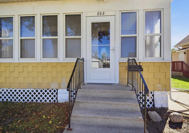 Photo 2 of Single family home for sale at 808 6th Avenue Ne, Austin, MN 55912 | MLS# 7153110 | Listing updated on 2026-10-07