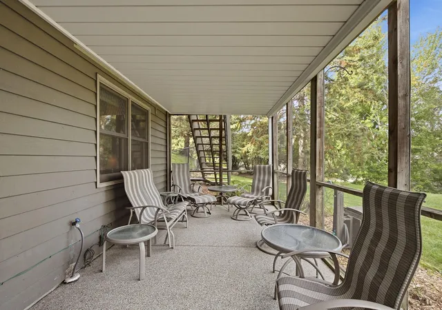 Photo 1 of Single family home for sale at 1533 Wexford Ct, Saint Paul, MN 55122 | MLS# 7153132 | Listing updated on 2026-10-08