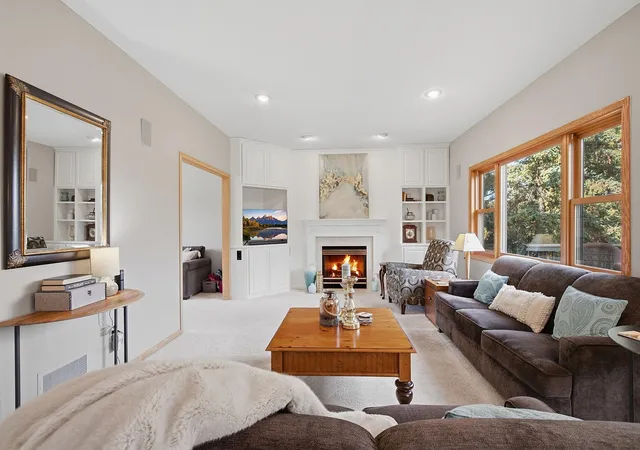 Photo 3 of Single family home for sale at 1533 Wexford Ct, Saint Paul, MN 55122 | MLS# 7153132 | Listing updated on 2026-10-08
