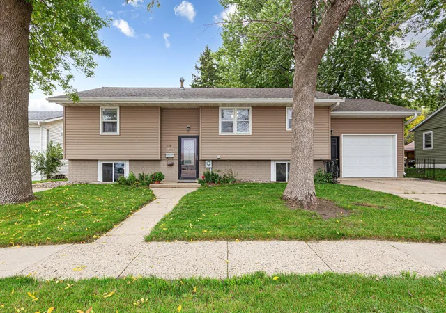 Photo 2 of Multi family home for sale at 109 10th Avenue Se, Waseca, MN 56093 | MLS# 7153133 | Listing updated on 2026-10-22