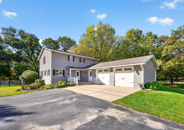 Photo 1 of Single family home for sale at 5645 Meadow Dr SE, Rochester, MN 55904 | MLS# 7153138 | Listing updated on 2026-10-09