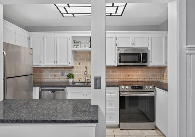 Photo 4 of Condo for sale at 4100 Parklawn Ave #104, Minneapolis, MN 55435 | MLS# 7153152 | Listing updated on 2026-10-18