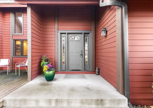 Photo 3 of Single family home for sale at 73 Deer Hills Ct, Saint Paul, MN 55127 | MLS# 7153154 | Listing updated on 2026-10-29