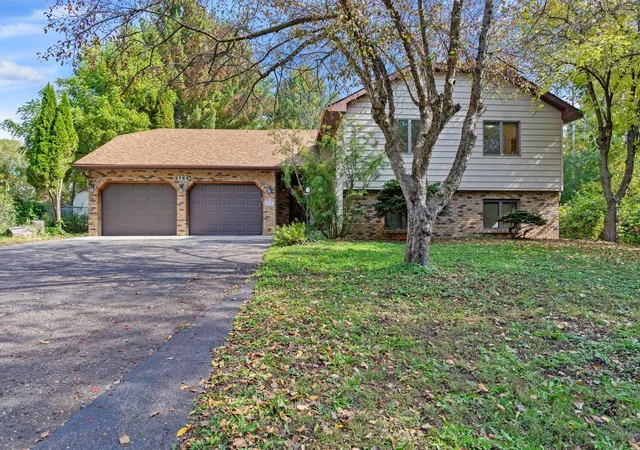Photo 1 of Single family home for sale at 2764 Southlawn Dr, Saint Paul, MN 55109 | MLS# 7153161 | Listing updated on 2026-10-19