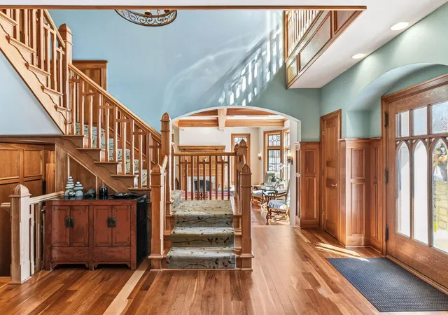 Photo 3 of Mansion for sale at 3 Circle E, Minneapolis, MN 55436 | MLS# 7153172 | Listing updated on 2026-10-02